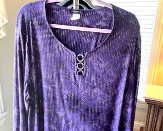 LOTS!!! of Beautiful Ladie's Clothes, lots of them are new or like new - sizes 1X, 2X and 3X 