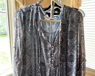 LOTS!!! of Beautiful Ladie's Clothes, lots of them are new or like new - sizes 1X, 2X and 3X 