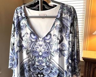 LOTS!!! of Beautiful Ladie's Clothes, lots of them are new or like new - sizes 1X, 2X and 3X 