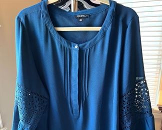 LOTS!!! of Beautiful Ladie's Clothes, lots of them are new or like new - sizes 1X, 2X and 3X 