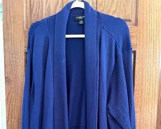 LOTS!!! of Beautiful Ladie's Clothes, lots of them are new or like new - sizes 1X, 2X and 3X 