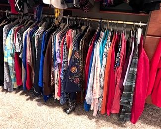 LOTS!!! of Beautiful Ladie's Clothes, lots of them are new or like new - sizes 1X, 2X and 3X 