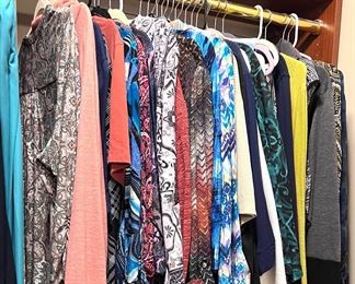 LOTS!!! of Beautiful Ladie's Clothes, lots of them are new or like new - sizes 1X, 2X and 3X 
