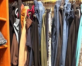 LOTS!!! of Beautiful Ladie's Clothes, lots of them are new or like new - sizes 1X, 2X and 3X 