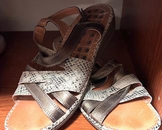 Laide's shoes - size 9