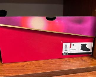 Laide's shoes - size 9