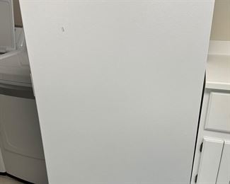 White Westinghouse refrigerator