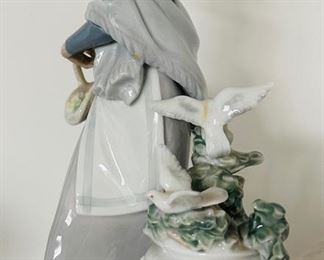 Lladro porcelain figurine "In the Garden" #5416 