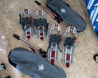 Snowshoes: Sherpa 825 with poles and bag, Sherpa 821 with poles and bag 