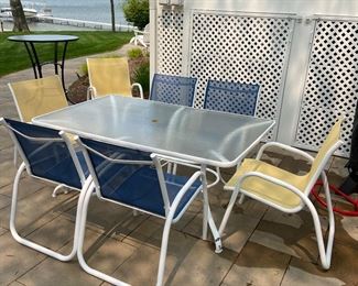 Telescope Casual outdoor table and chairs