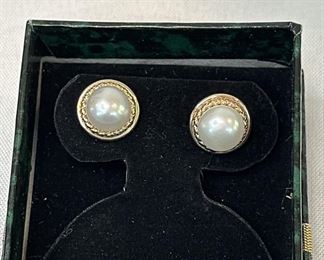 14k gold pearl earrings- new in box