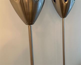 2 floor lamps