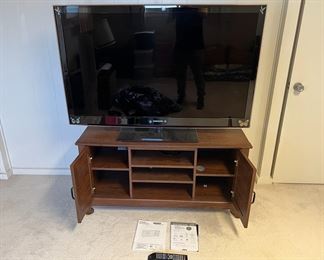 MMS050 60” TV With Panel TV Stand