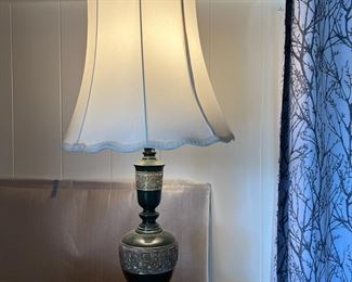MMS056- Ornate Green Urn Base Table Lamp