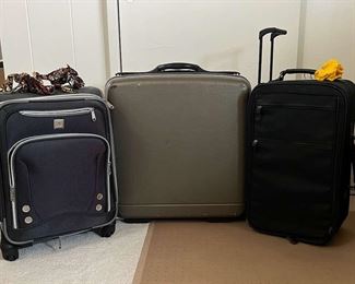 MMS171- Suitcase & Carry On Luggage Samsonite & Olympia)