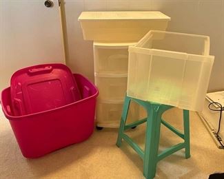 MMS194- Assorted Storage Containers 