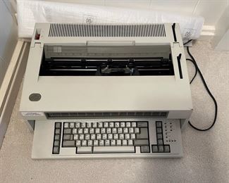 MMS200- IBM WheelWriter 10 Series Typewriter 