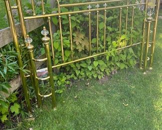 WESLEY ALLEN BRASS BED
SIZE KING WITH SWAROVKI CRYSTALS