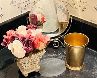 Bath accessories/decor