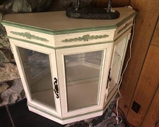 Hekman display cabinet with glass interior shelf, light. Top is 32" long, 12 1/2" at its widest point. Cabinet is 30" tall.