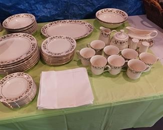 Home For The Holidays Holly Holiday Green Label Christmas Dinnerware Set