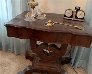 19TH CENTURY SIDE TABLE 