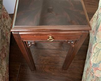 Drexel Heritage Accent Table with Pull Out Shelf