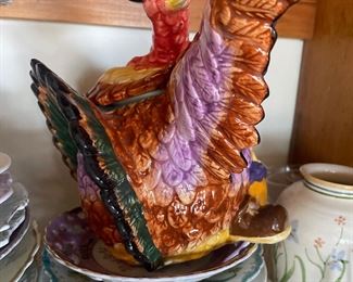 Lots of Thanksgiving, Christmas & fall dishes and decor, just in time for the upcoming holidays!