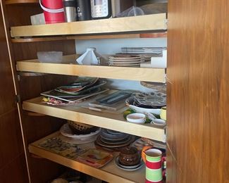 LOTS OF KITCHENWARE, SMALL APPLIANCES, STEAMER & MORE...