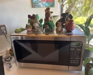 NICE STAINLESS MICROWAVE, AND MISC. SMALL "CRITTERS."