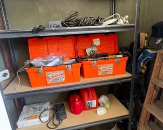 some tools may have been kept by the client... but there are still some!