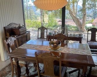 HERE IS BEAUTIFUL DINING ROOM TABLE AT IT'S SMALLEST (WITH LEAVES DOWN). APPROX. 5' LONG. THIS BEAUTIFUL SET DESERVES A GOOD HOME! PLEASE TEXT FOR MORE INFO: 818 800-4687. (WE CAN PRE-SALE LARGE FURNITURE ITEMS.)