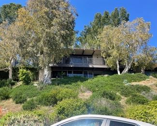 This lovely hillside house was built in 1964 and is an amazing example of a California Mid-Century archetectural home.