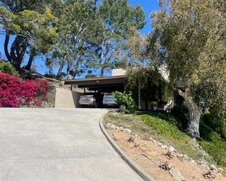 Please do not block the driveway...