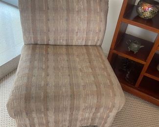 another vintage & cozy chair...