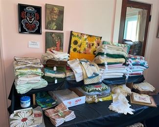 Tableclothes and sets