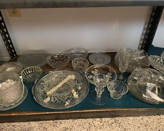 Lots of vintage glass pieces