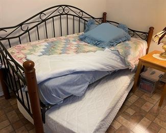 Iron and wood trundle day bed