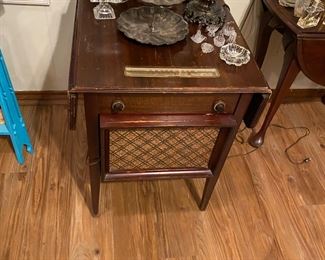 PHILCO radio table with two dropleaf sides!!!!