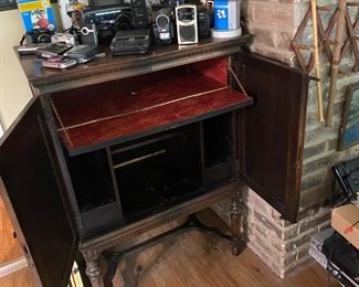 This is some sort of antique stanfing writing desk I think… if anyone know anything about this style of furniture I would LOVE to learn!!!