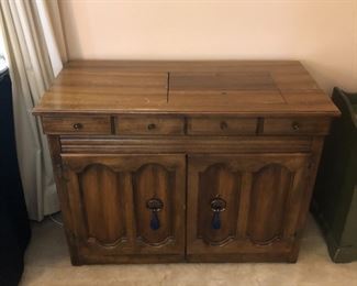 Sewing cabinet (closed)