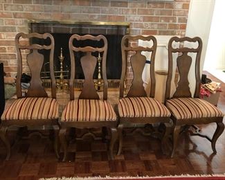 Set of 4 upholstered chairs