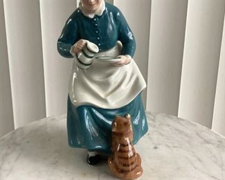 Vintage Royal Doulton Figurine The Favourite 