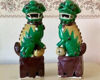 Vintage Ceramic Pair of Small Foo Dogs
