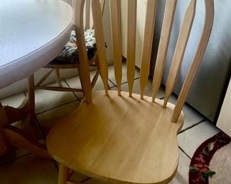 Blonde Wood Pedestal Kitchen Table & 4 Chairs