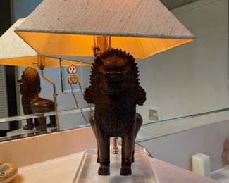 Very heavy Chinese Foo/Temple dog lamp on a pedestal. this lamp is 12"high x 6" wide. 