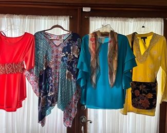 Woman’s clothes Large. Lots of chicos