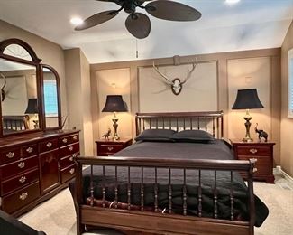 Queen size sleigh bed bedroom set with dresser and nightstatnds