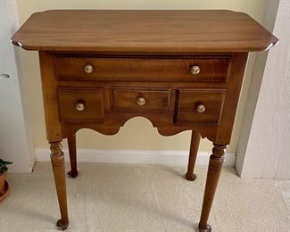 Hammary Lowboy
32 W x 32H x 18D
$60