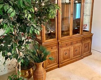 Thomasville Breakfront $25